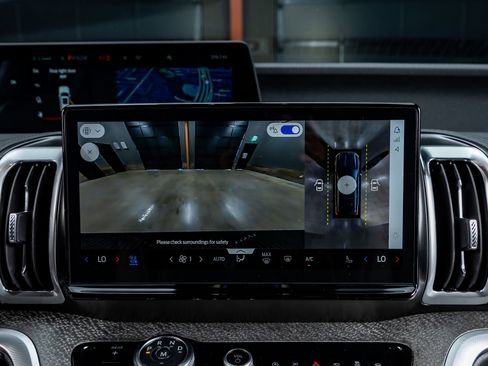 Used 2025 Ford Expedition Tremor image 26