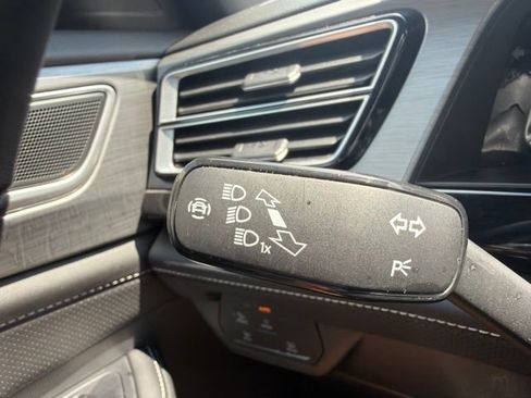 Used 2025 Volkswagen Atlas Cross Sport SE AWD/4WD image 23