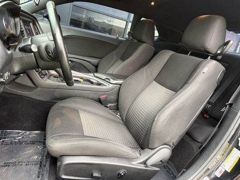 Used 2018 Dodge Challenger SXT RWD image 10