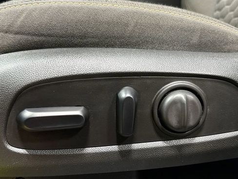 Used 2020 Chevrolet Equinox LT w/ Driver Convenience Package image 20