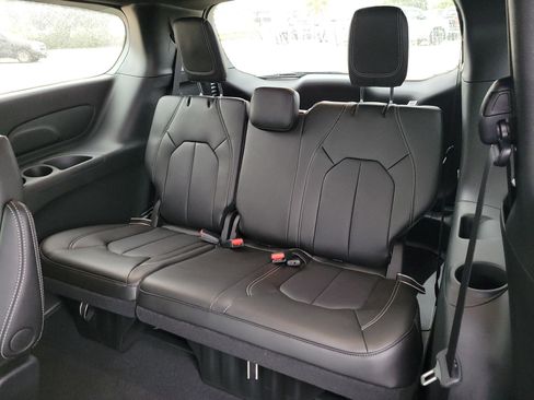 New 2026 Chrysler Pacifica Select image 17