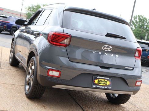New 2026 Hyundai Venue SEL FWD image 4