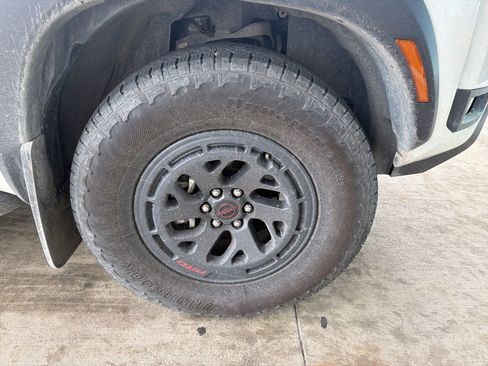 Used 2025 Nissan Frontier PRO-4X AWD/4WD image 19