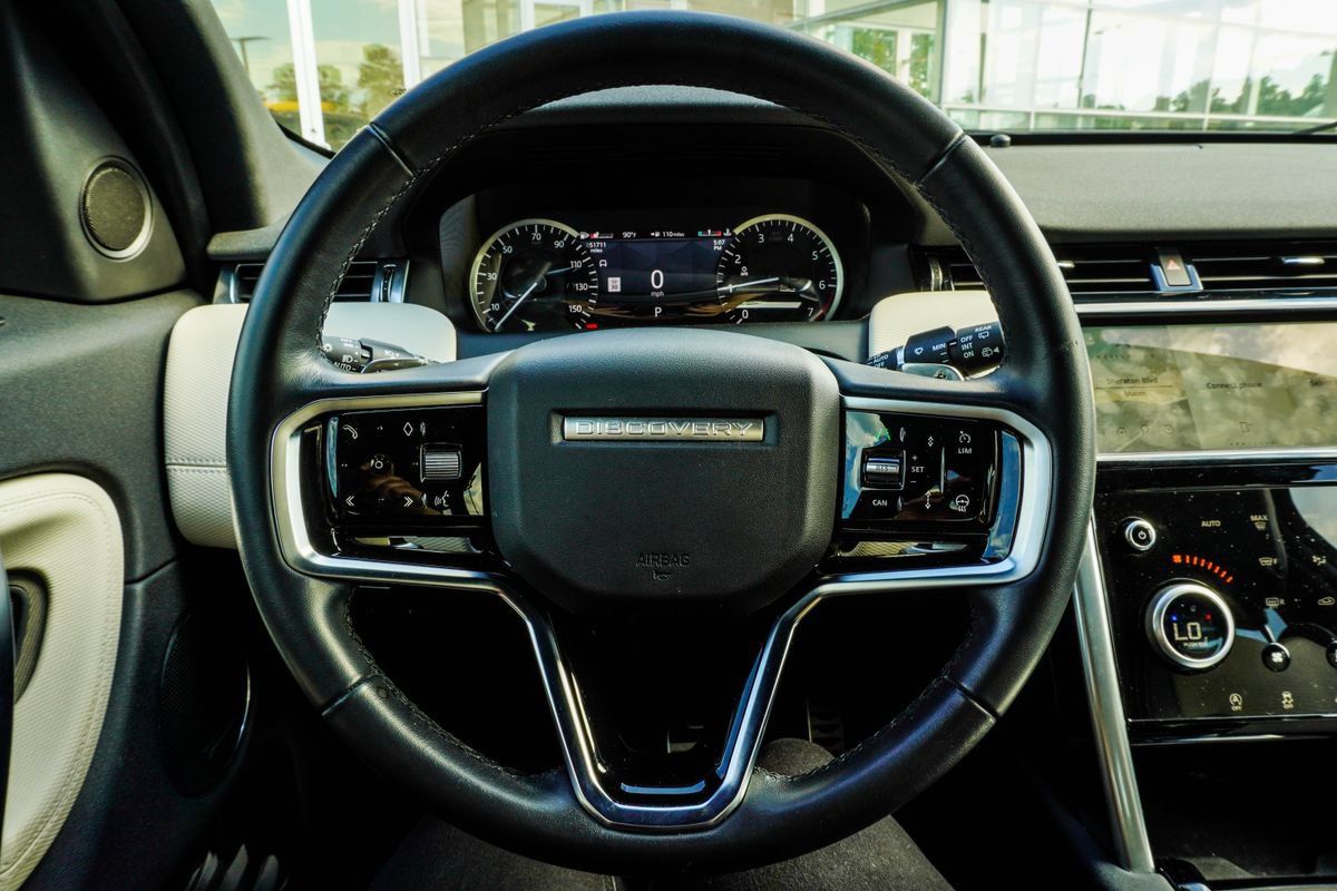 Used 2023 Land Rover Discovery Sport SE R-Dynamic AWD/4WD image 15