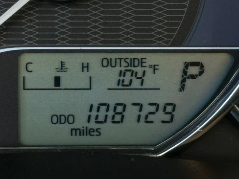 Used 2016 Toyota Corolla LE FWD image 19