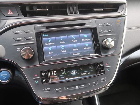 Used 2018 Toyota Avalon Limited image 35