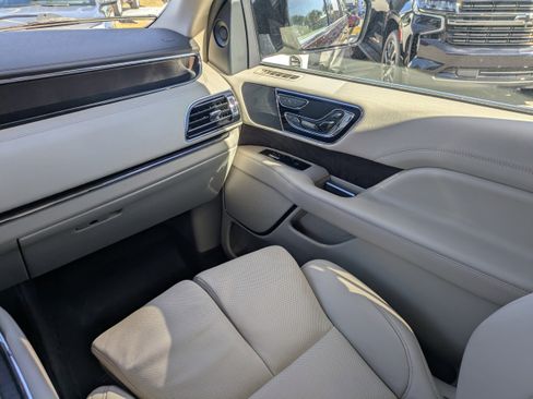 Used 2021 Lincoln Navigator Reserve image 20