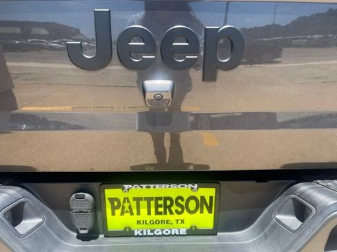 Used 2021 Jeep Gladiator Sport AWD/4WD image 11