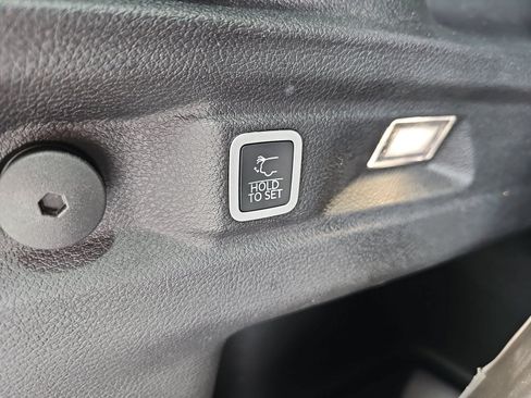 Used 2025 Jeep Grand Cherokee L Laredo w/ Luxury Tech Group I RWD image 14