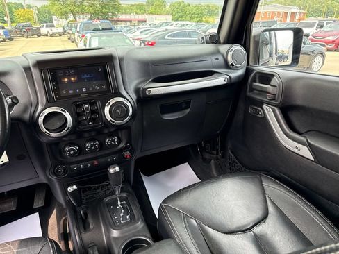 Used 2014 Jeep Wrangler Unlimited Rubicon w/ Connectivity Group AWD/4WD image 9