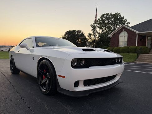 Used 2019 Dodge Challenger SRT Hellcat w/ Laguna Leather Package RWD image 11