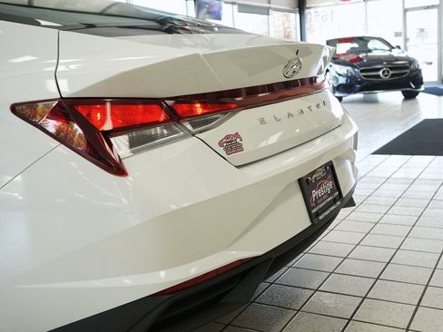 Used 2021 Hyundai Elantra SEL w/ Convenience Package FWD image 13