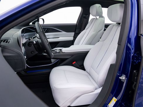 New 2026 Cadillac Lyriq Sport image 13