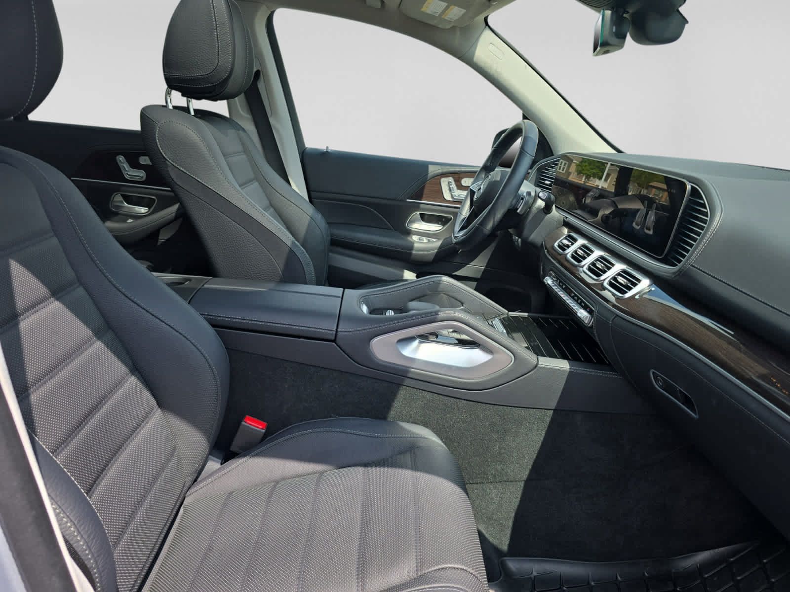 Used 2025 Mercedes-Benz GLS 450 4MATIC image 16