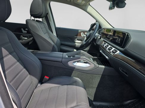 Used 2025 Mercedes-Benz GLS 450 4MATIC image 16