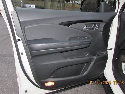 Used 2017 Honda Pilot Elite image 24