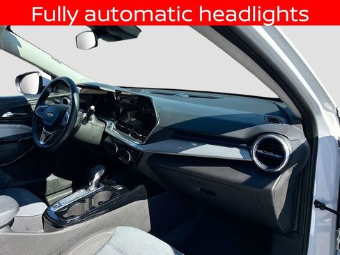 Used 2025 Chevrolet Trax LT w/ LT Convenience Package FWD image 19