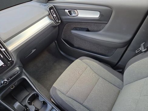 Used 2024 Volvo XC40 B5 Core image 15