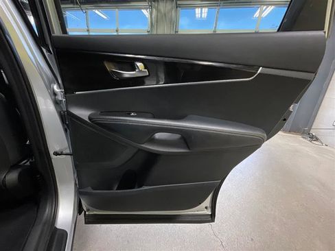 Used 2019 Kia Sorento L image 21