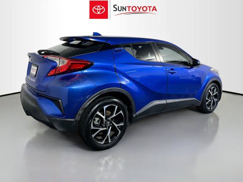 Used 2019 Toyota C-HR XLE FWD image 4