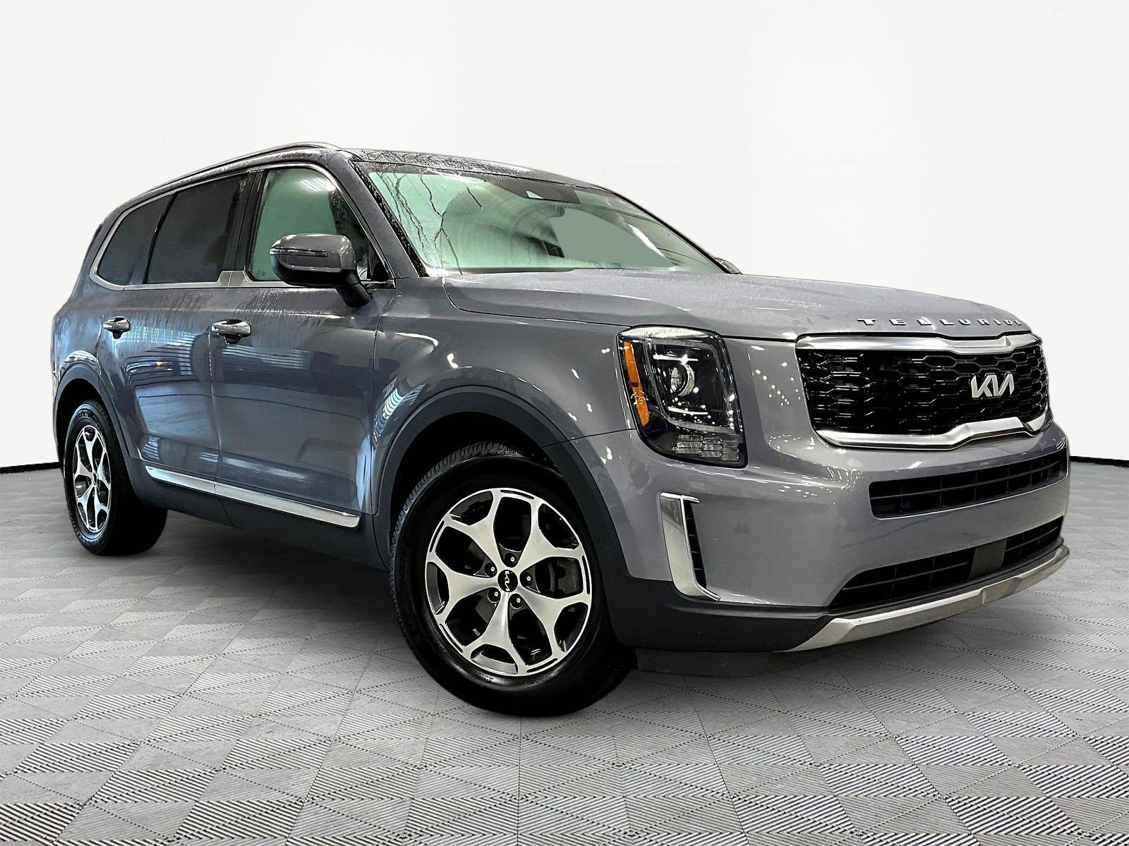 Used 2022 Kia Telluride EX AWD/4WD image 3