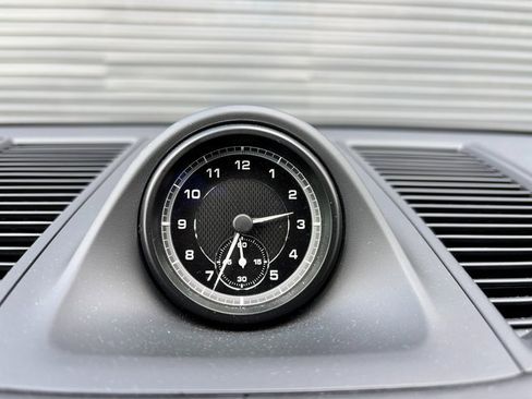 Certified 2025 Porsche Macan image 18