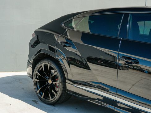 Used 2020 Lamborghini Urus image 32