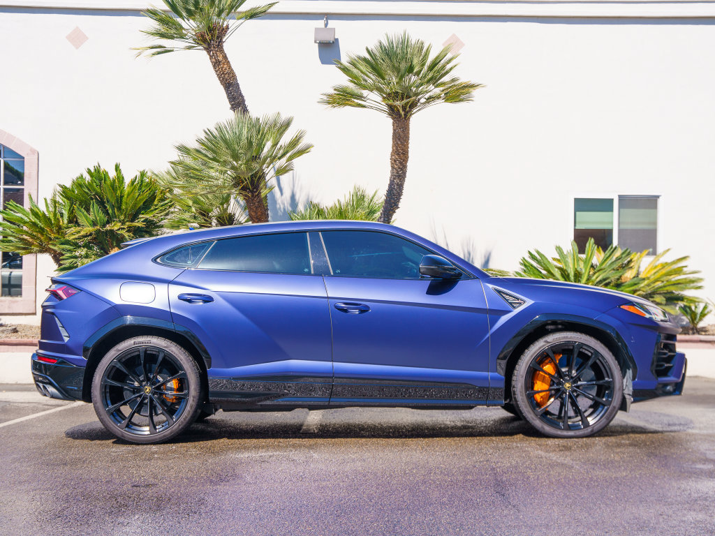 Used 2022 Lamborghini Urus AWD/4WD image 2