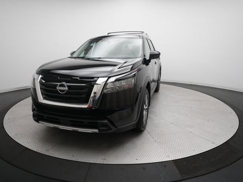 Certified 2025 Nissan Pathfinder SL image 34