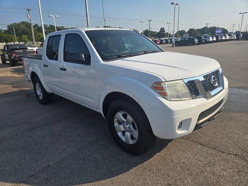 Used 2012 Nissan Frontier SV RWD image 2