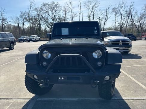 Used 2015 Jeep Wrangler Unlimited Rubicon w/ Connectivity Group image 2