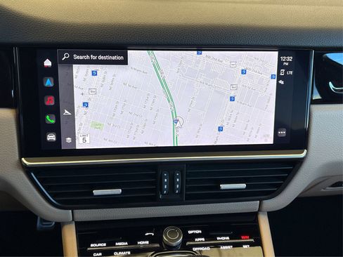 Used 2022 Porsche Cayenne image 23