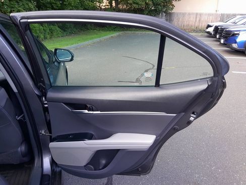 Used 2019 Toyota Camry LE FWD image 36