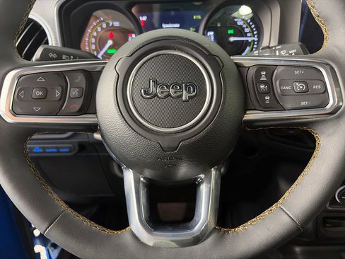 Used 2024 Jeep Wrangler Unlimited Sahara AWD/4WD image 16