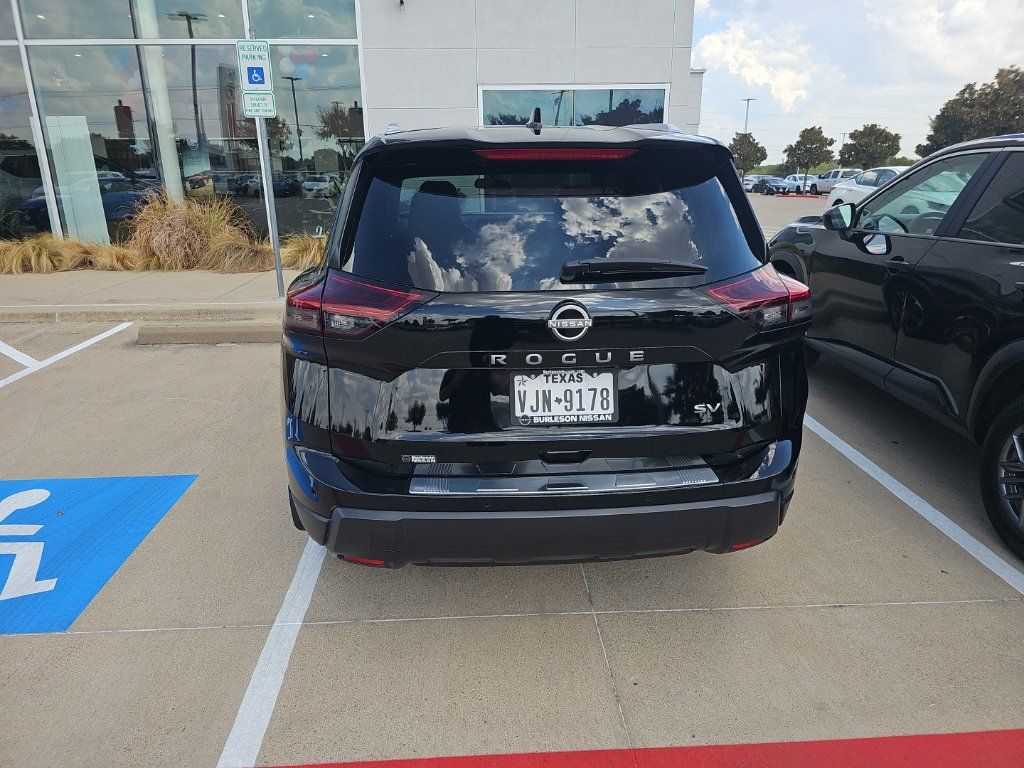 Certified 2024 Nissan Rogue SV w/ SV Premium Package FWD image 8