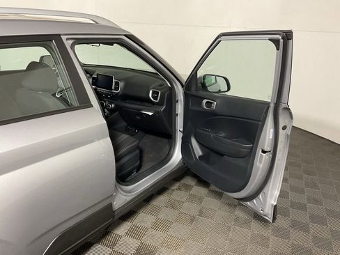 New 2025 Hyundai Venue SEL image 36