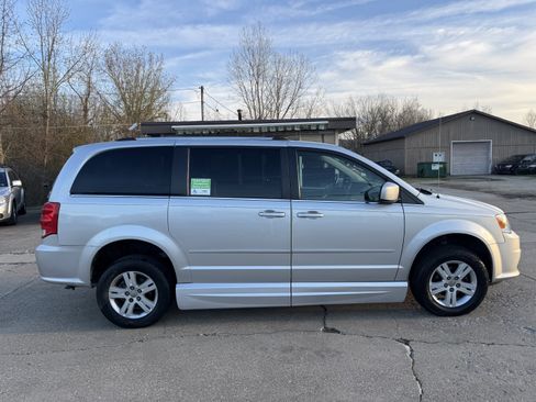 Used 2011 Dodge Grand Caravan Crew w/ Safety Sphere Group image 7