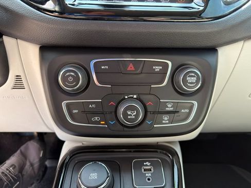 Used 2018 Jeep Compass Limited AWD/4WD image 29