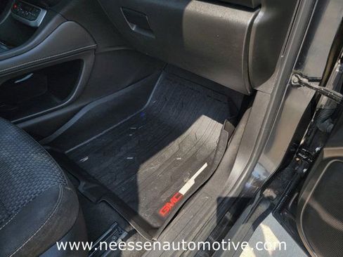 Used 2022 GMC Acadia SLE w/ LPO, Floor Liner Package FWD image 9