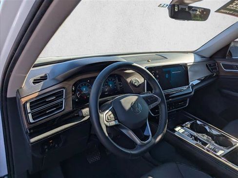 Used 2024 Volkswagen Atlas SE FWD image 12