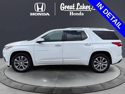 Used 2019 Chevrolet Traverse Premier w/ Driver Confidence II Package FWD image 3