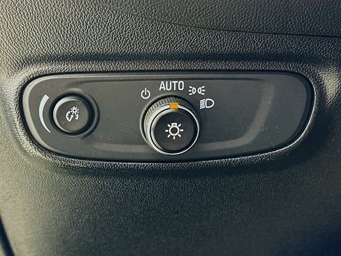 Used 2018 Chevrolet Equinox LT w/ Sun & Infotainment Package AWD/4WD image 10