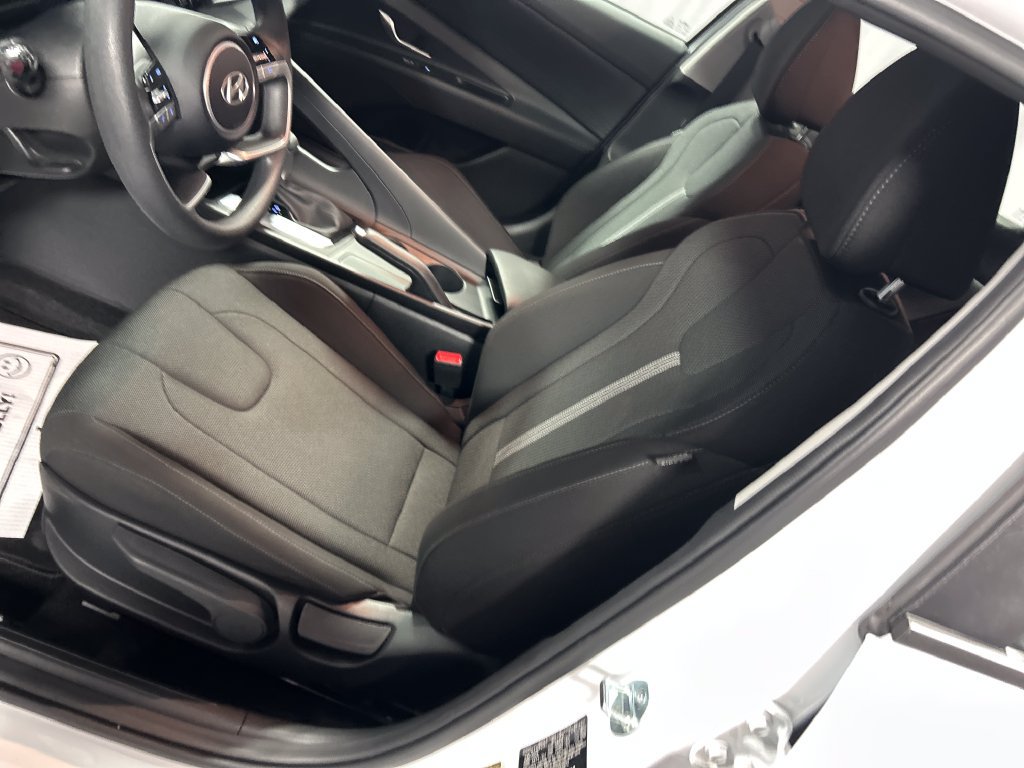 Used 2025 Hyundai Elantra SE FWD image 10