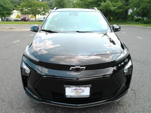 Used 2023 Chevrolet Bolt EUV Premier w/ Sun & Sound Package FWD image 3