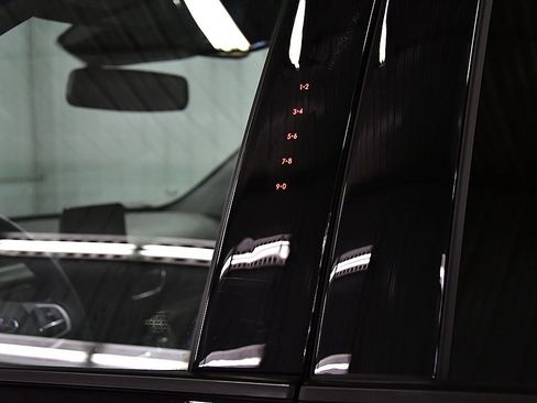 Used 2023 Ford Explorer Limited w/ Limited Technology Package image 15