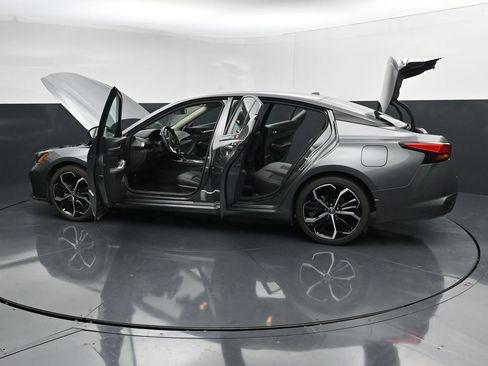 Used 2023 Nissan Altima 2.5 SR FWD image 34