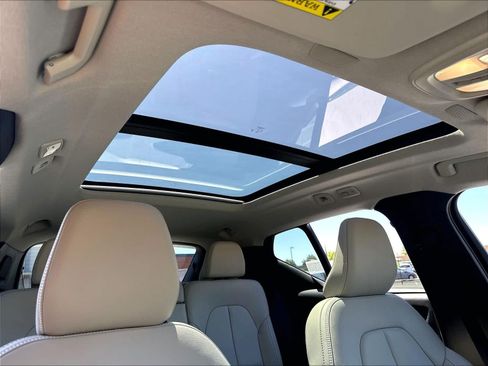 Used 2026 Volvo XC40 B4 Plus w/ Climate Package FWD image 25