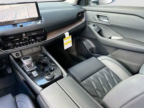 New 2026 Nissan Rogue Platinum image 25