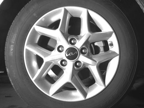 Used 2025 Kia Soul LX w/ LX Technology Package FWD image 16