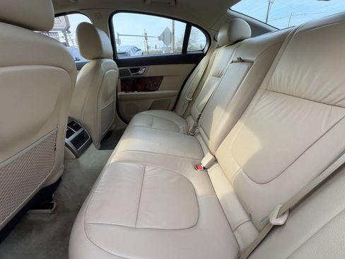 Used 2009 Jaguar XF Luxury image 11